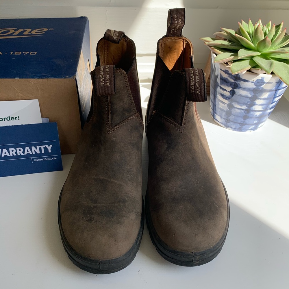 Blundstones size 9 rustic brown